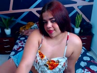 Hola soy Alyson, una chica sexy, de curvas, grandes, senos opuestos y con muchas ganas de divertirme en la sala cumpliendo tus placeres.