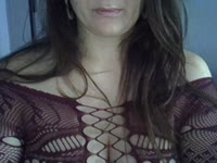 Een vrijgezelle spannende milf die van avontuurtjes en fantasietjes houdt. Om te delen of om de jouwe te horen.
