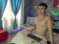 I love enjoying sex and showing you how I do it closely, I will take advantage of your pleasure to discover a new immersion, I love that you look at me, play with me, stimulate your thoughts while I make your wishes come true.