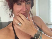 Zelie, sensual and carnal woman of 40 years old. I will be happy to spend a mischievous and complicit moment with you. I like to play, chat, have fun, dress up. I