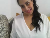 Brune pétillante qui aime la vie et ses plaisirs. la bonne humeur est mon moteur dans la vie . la séduction et les bons moments mon carburant. alors Messieurs, à vos clavier!