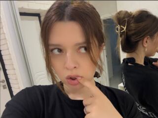 girl chat room DevonaChurchey