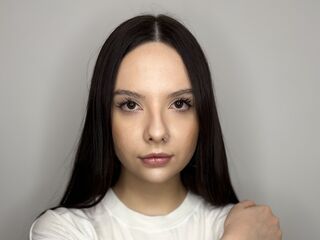 naked camgirl fingering pussy EmikoTriana