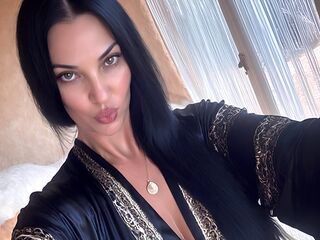 camwhore masturbating with vibrator MiaMontal