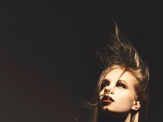 hot cam girl fingering shaved pussy SofiFerran