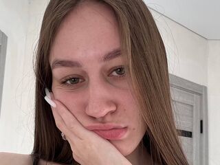 camgirl fingering bald pussy VeraScott