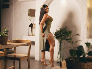 naked camgirl masturbating with dildo NatalieLagos