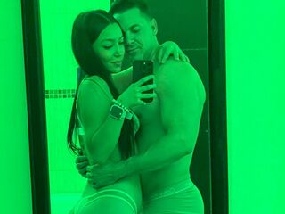 camcouple playing with sex toy AriadneandMike