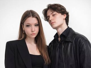 live sex webcam couple LeoAndMira