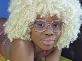 golden shower cam AkeliaHampson