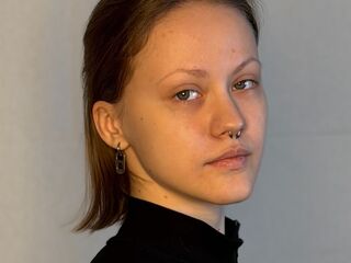 camgirl showing tits AlainaCaveness