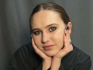 nude cam girl photo AlanaHowlett