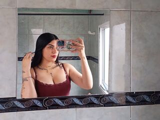 naked cam girl masturbating with vibrator AlisonAby