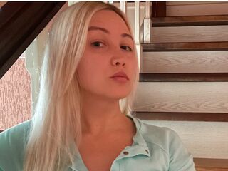 topless camgirl AmaiaJohnstone