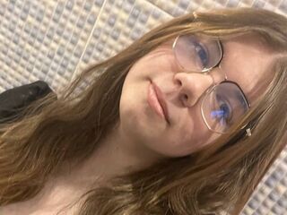 adult videochat AminaBlooms