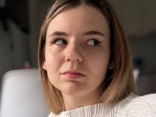 naked cam girl masturbating with vibrator AnnikaMorgan