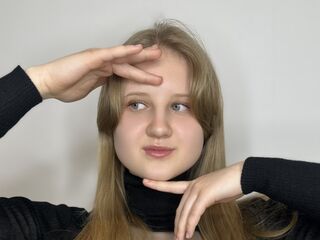 camwhore shaving pussy ArmindaMerry