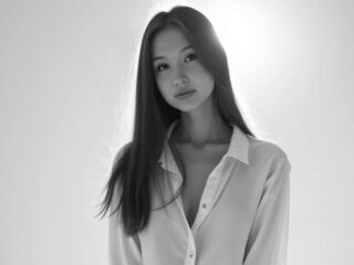 topless camgirl AstridManning