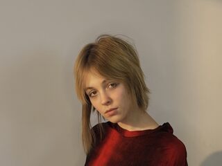 live webcam performer BellEltzroth