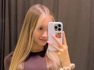 naked camgirl masturbating with dildo BonnieNowa