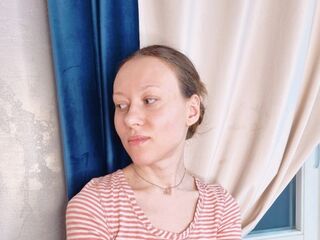 girl fingering shaved pussy CamilaRosse