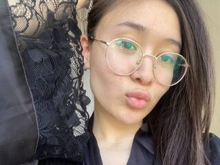 naughty camgirl masturbating with dildo CammieCoroniti