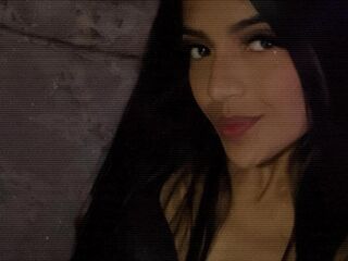chatroom cam CamyRoux