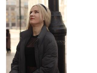 live cam show CarinGoodwin