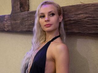 naked cam girl fingering pussy CathiGetsinger