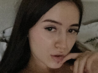 topless webcamgirl ChloeBolwman