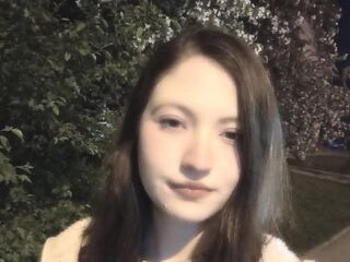 beautiful camgirl ChrystiBrayan