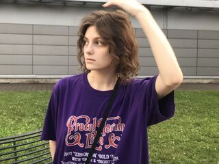 cam girl showing pussy CorinneKeidong