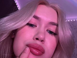 nude webcamgirl CrystalWest