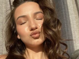 nude webcamgirl pic DinaSweeny