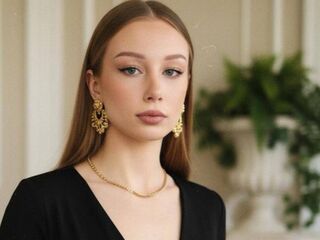 naked girl with webcam masturbating with dildo EmaGurrad