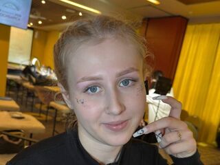 naked camgirl photo EmelinaKrider