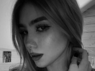 nude webcamgirl photo EmmaBlond