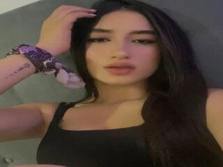 webcamgirl chat room EvelynFontain