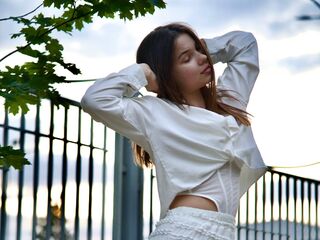 camgirl playing with vibrator GraceHeitger