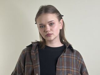 naked cam girl masturbating with dildo HeikeGraciano