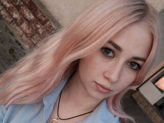 camgirl masturbating with sex toy IsabelManha