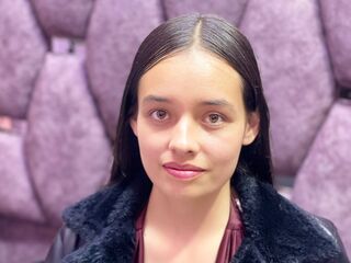 naked camgirl IssaMontenegro