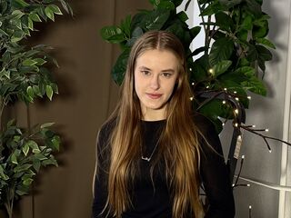 camgirl playing with vibrator JeanetteKama