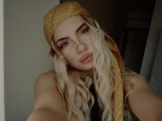 girl fingering bald pussy JessieFord