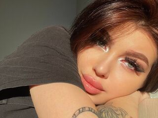 camwhore fingering shaved pussy KarolinaKaren