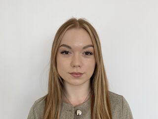 girl webcam show KenishaDiamond