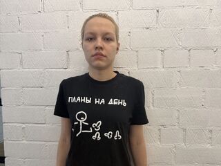 hot cam whore KirstieSchiffert