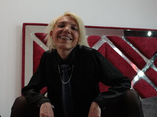 naked girl with cam masturbating KloeSwings