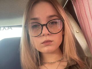 shaved pussy web cam KristenMooren