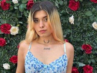 topless webcamgirl LannaHooter